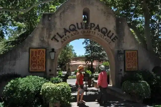Tlaquepaque Arts Shopping Village 640x425 1